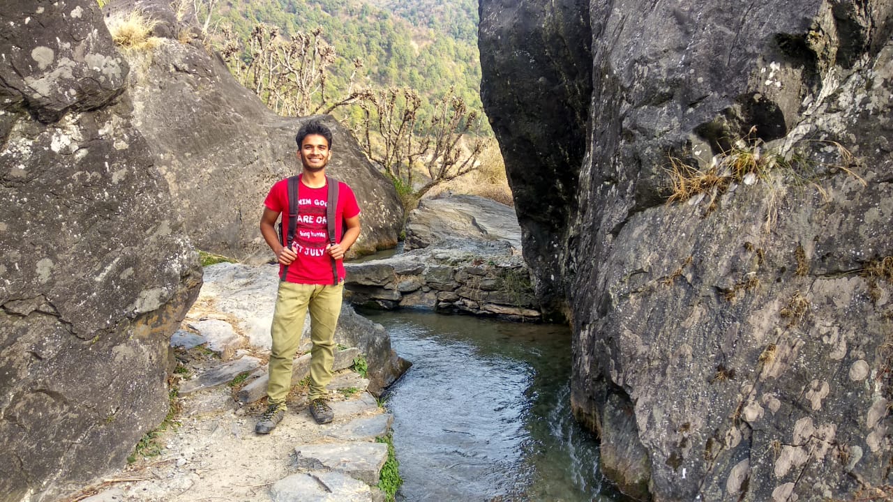 For bathing, we recommend that the nearby irrigation stream (2 min away) or river (15 min by walk) is a good place to take a dip in the summer afternoon.